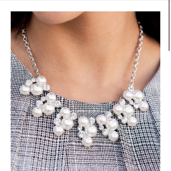 Renown Refinement - White  Necklace NWT - Picture 3 of 4